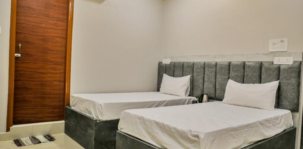 Hotel Ceasta, Beside Us Consulate Hyderabad, Gachibowli Gundipet 외부 사진