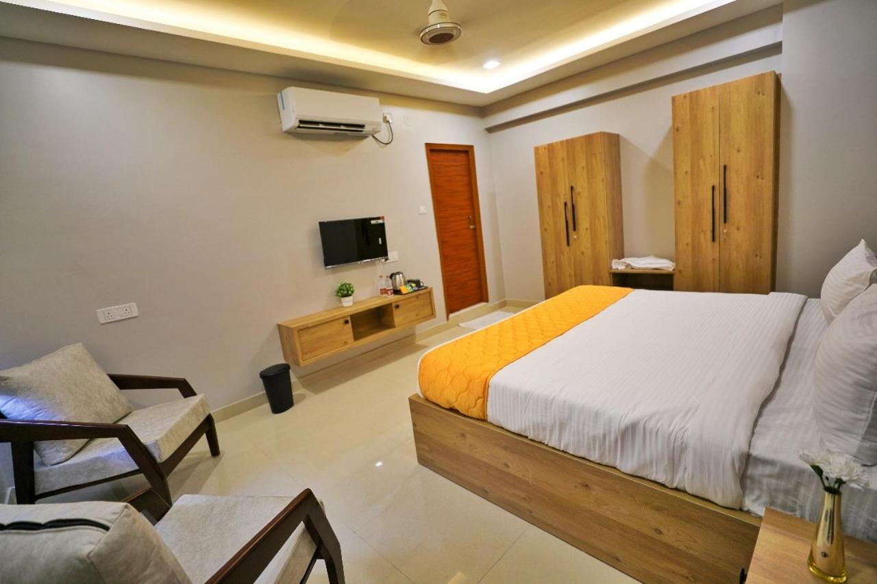 Hotel Ceasta, Beside Us Consulate Hyderabad, Gachibowli Gundipet 외부 사진