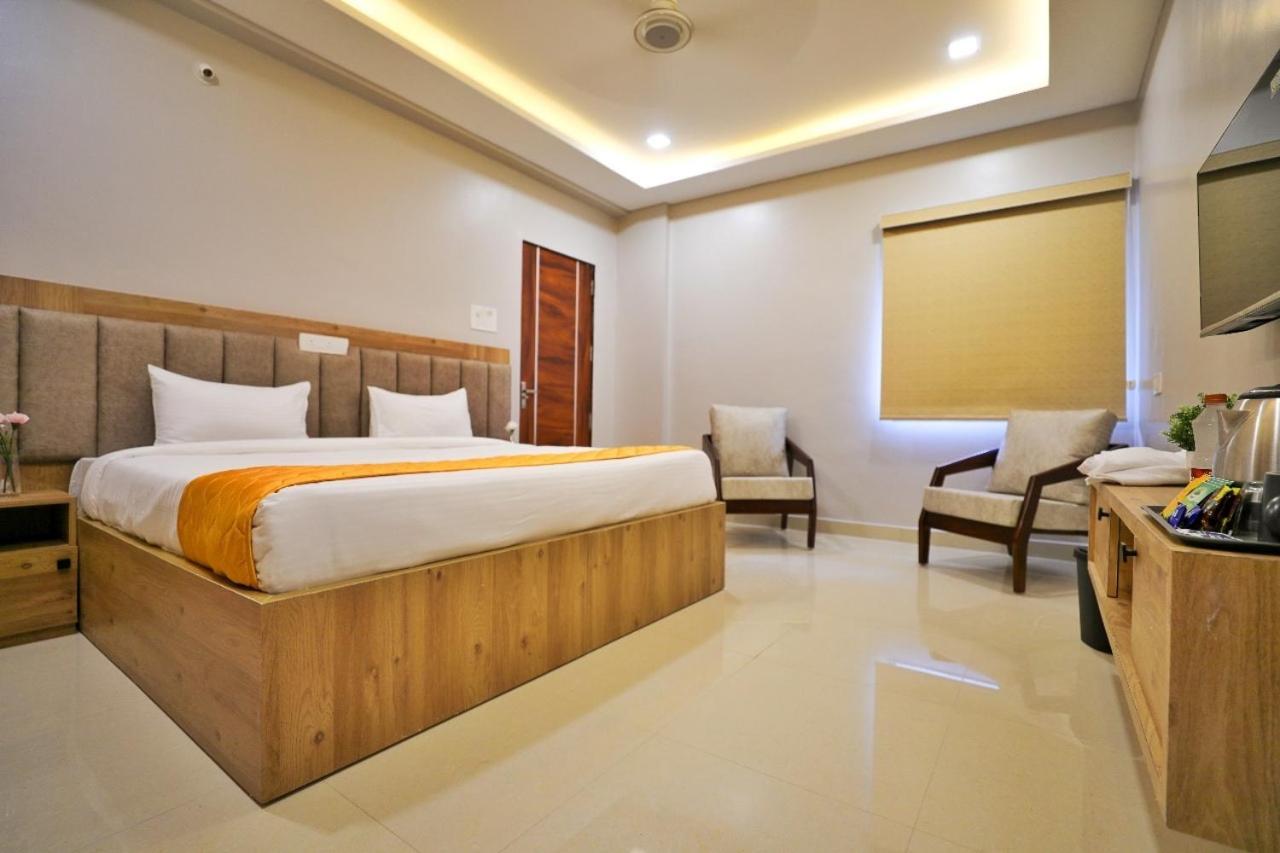 Hotel Ceasta, Beside Us Consulate Hyderabad, Gachibowli Gundipet 외부 사진