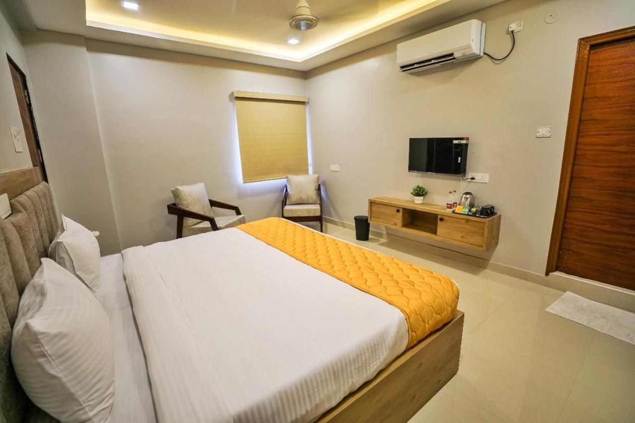 Hotel Ceasta, Beside Us Consulate Hyderabad, Gachibowli Gundipet 외부 사진