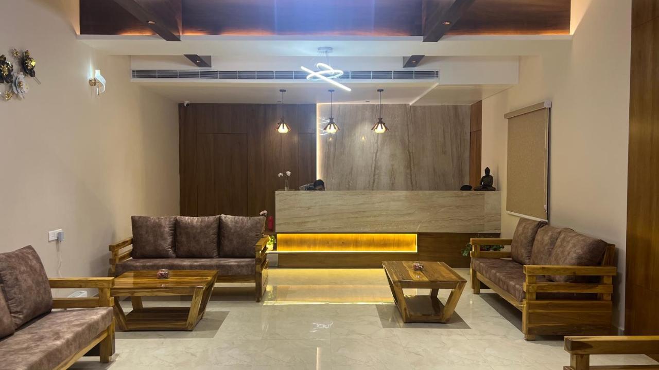 Hotel Ceasta, Beside Us Consulate Hyderabad, Gachibowli Gundipet 외부 사진