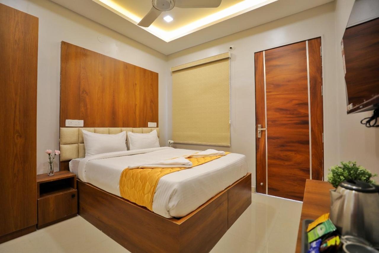 Hotel Ceasta, Beside Us Consulate Hyderabad, Gachibowli Gundipet 외부 사진