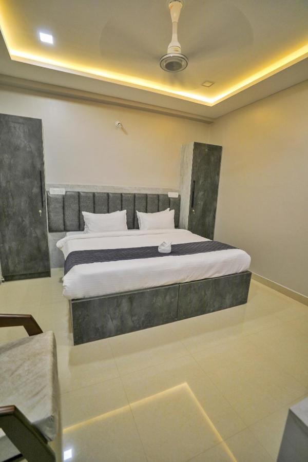 Hotel Ceasta, Beside Us Consulate Hyderabad, Gachibowli Gundipet 외부 사진