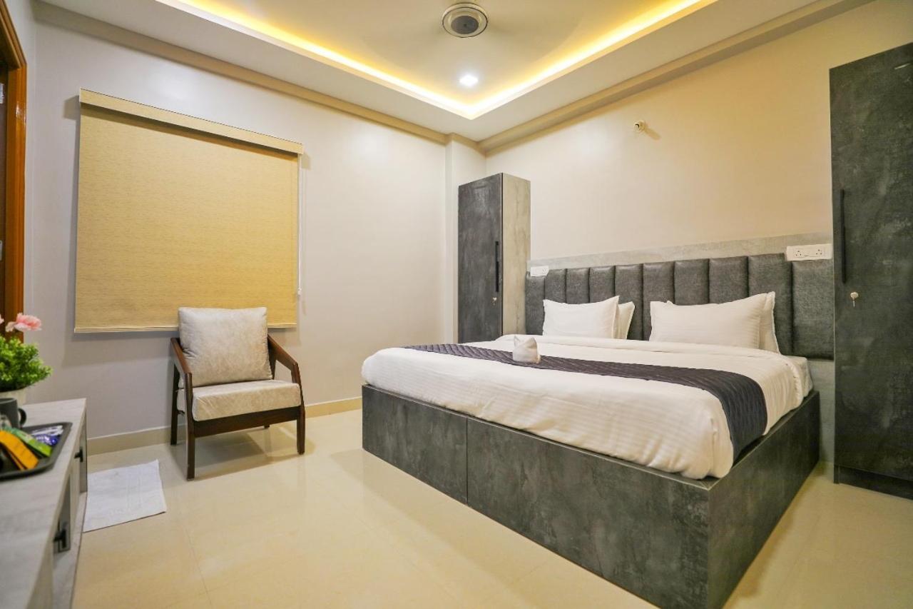 Hotel Ceasta, Beside Us Consulate Hyderabad, Gachibowli Gundipet 외부 사진