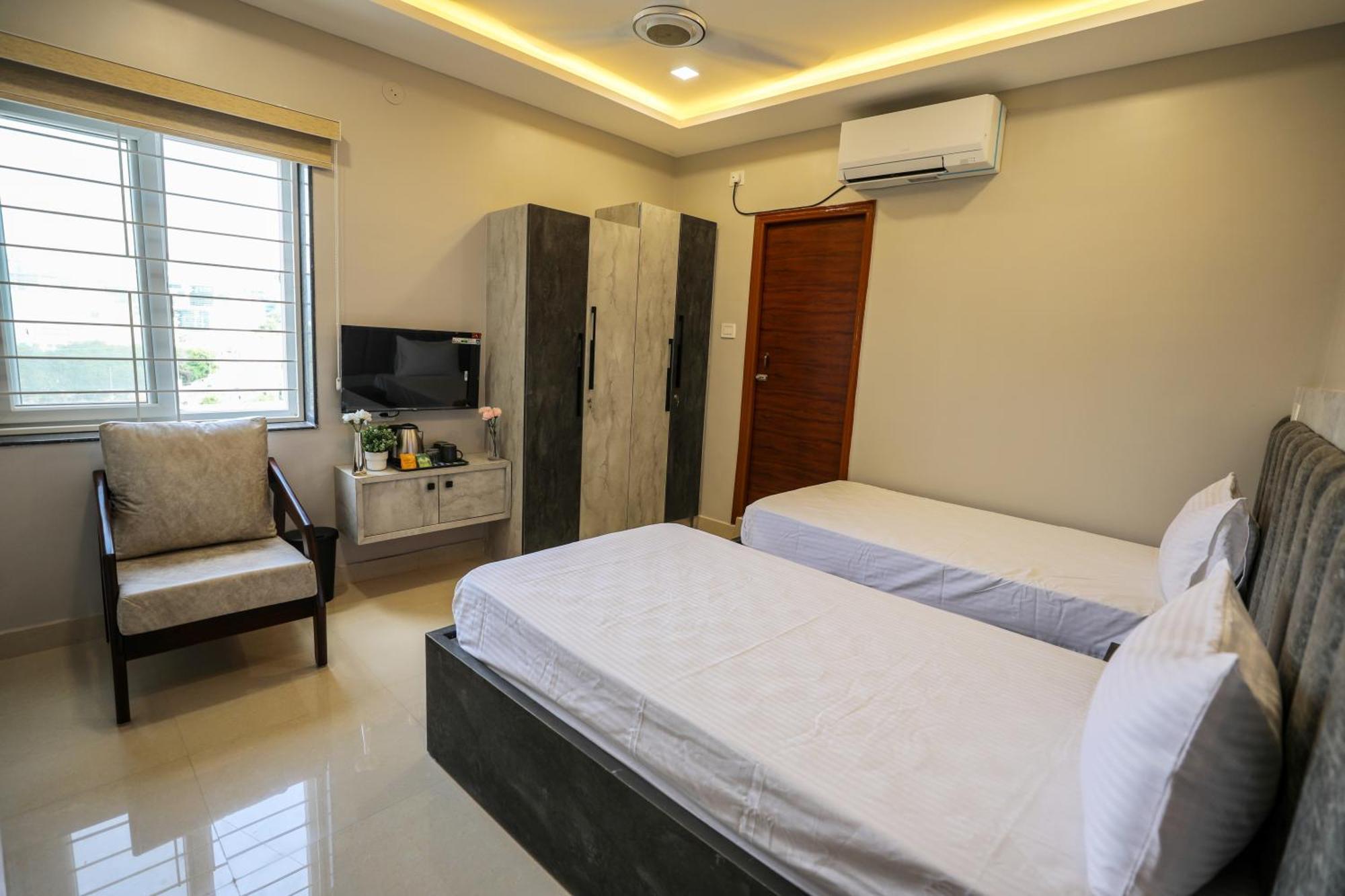 Hotel Ceasta, Beside Us Consulate Hyderabad, Gachibowli Gundipet 외부 사진