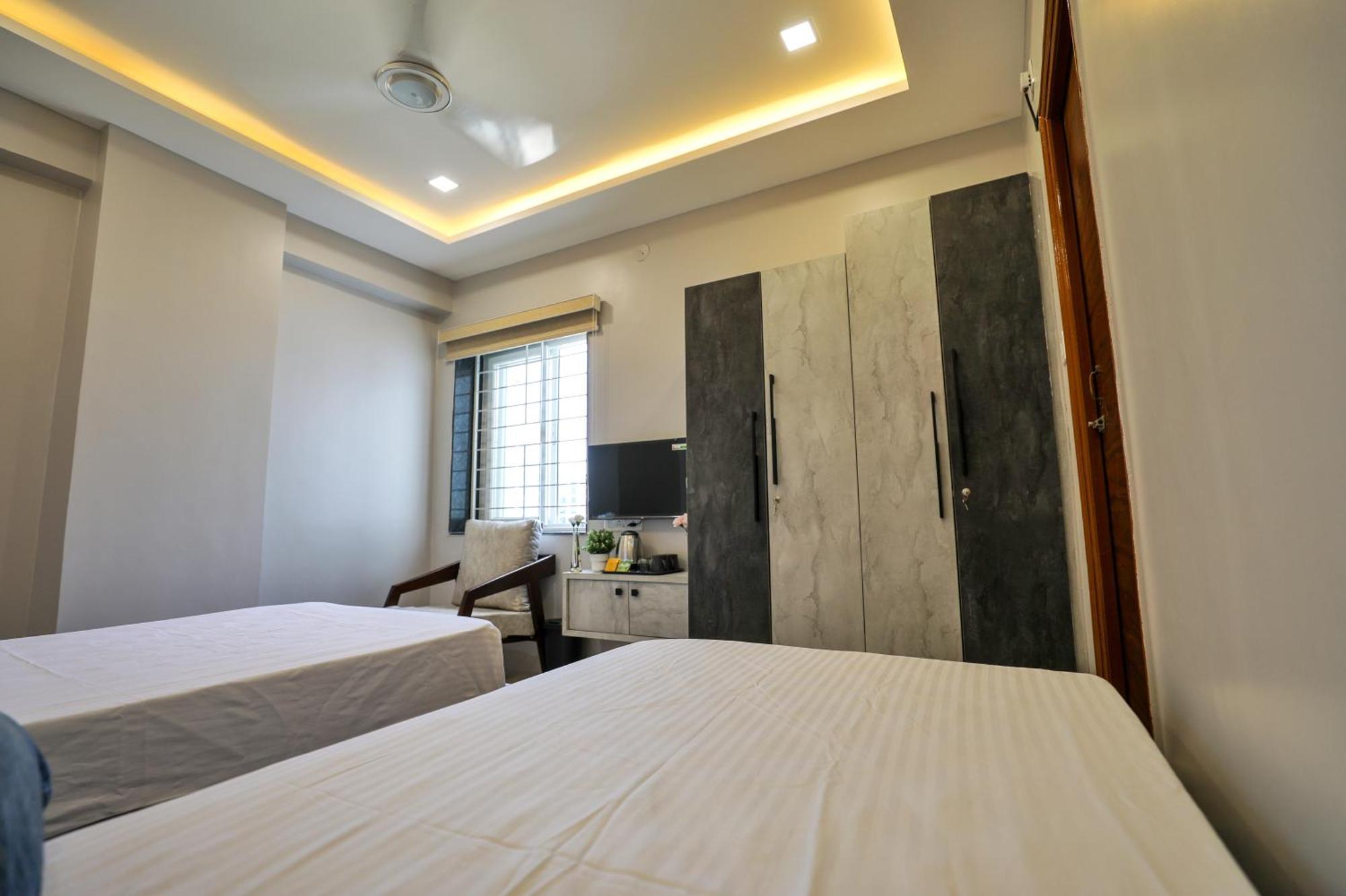 Hotel Ceasta, Beside Us Consulate Hyderabad, Gachibowli Gundipet 외부 사진